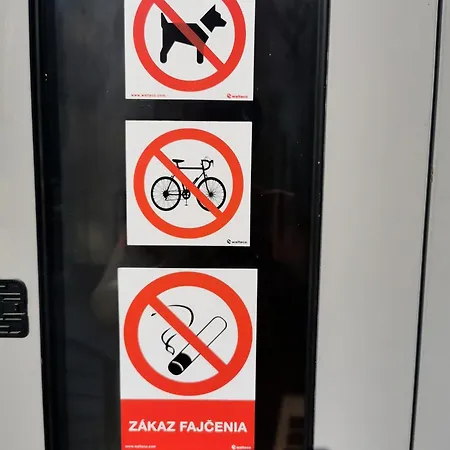 Living & Bus Station & Mlynske Nivy 홈스테이 *