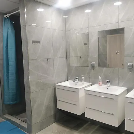 Living & Bus Station & Mlynske Nivy Privat bolig