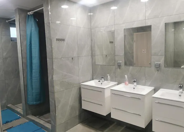 Living & Bus Station & Mlynske Nivy Homestay szállás