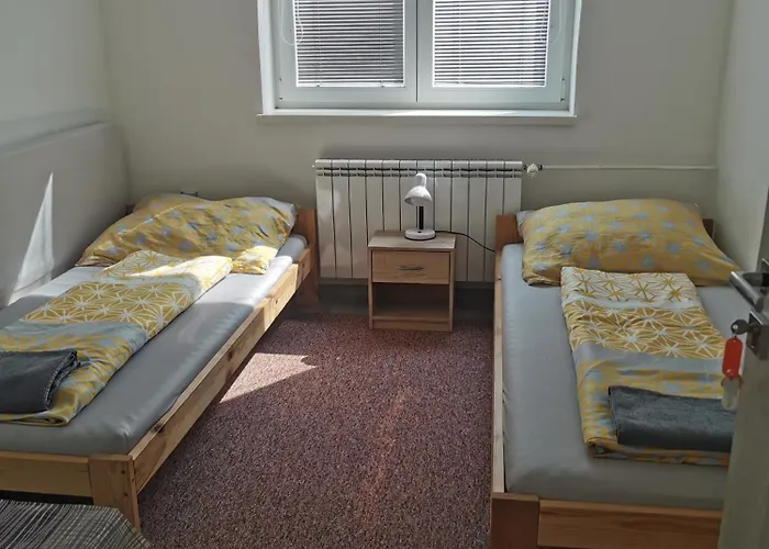 Living & Bus Station & Mlynske Nivy Homestay szállás *