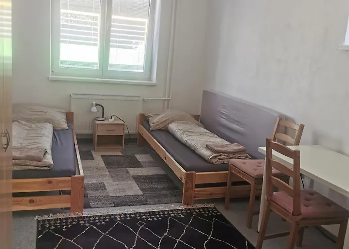 Living & Bus Station & Mlynske Nivy Homestay szállás *