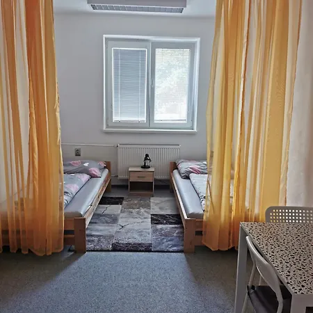 Quarto em Acomodações Particulares Living & Bus Station & Mlynske Nivy *